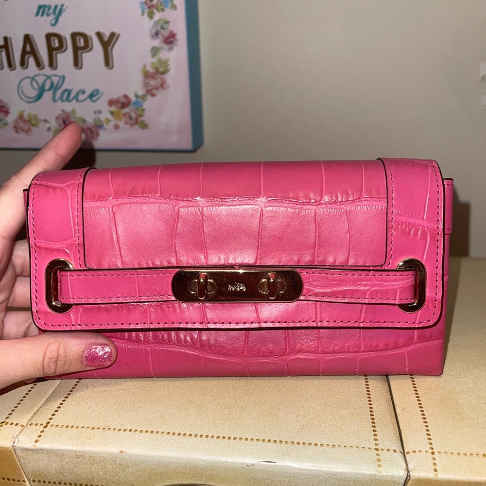 Coach Croc Swagger Wallet in Croc Embossed Leather Dahlia